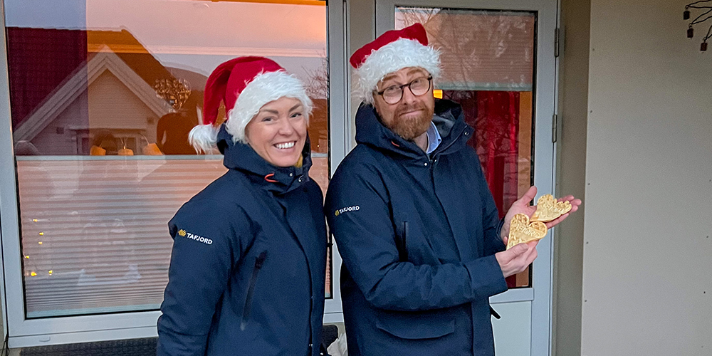 Kristine og Rune stilte opp på julegrantenning i Ivar Aasen gate i fjor. De tok med vaffeljern, vaffelrøre, kaffe og brus til alle.